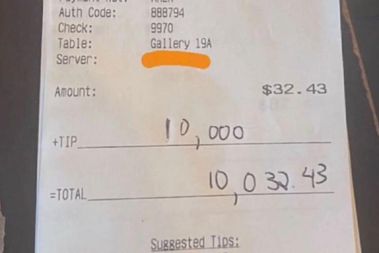 O chelneriță care a acceptat bacșiș de 10 000 de dolari a fost concediată. Reacția femeii