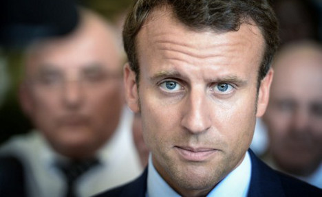 Emmanuel Macron se simte HĂRŢUIT de paparazzi. A făcut plângere penală împotriva unui fotograf
