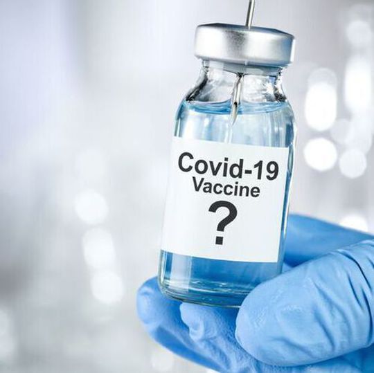 Oxford produce deja vaccinuri împotriva COVID-19 pentru a le comercializa în decembrie