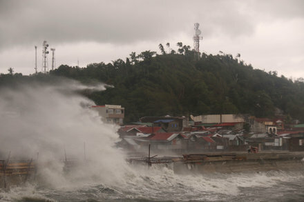 Vongfong devastează Filipinele (VIDEO)! Peste 140.000 de oameni au fost evacuați!