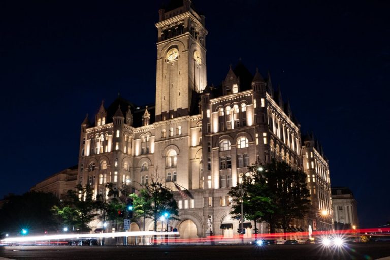 Hotelul lui Trump din Washington revine pe mâna justiției americane