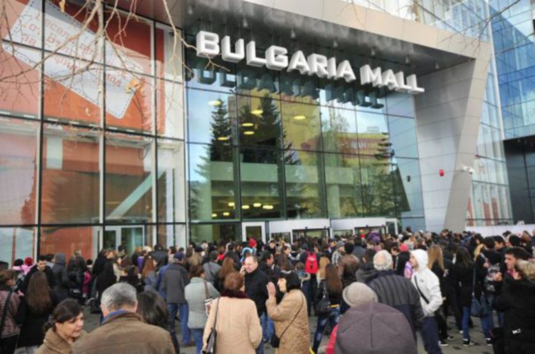 Bulgaria își REDESCHIDE mall-urile