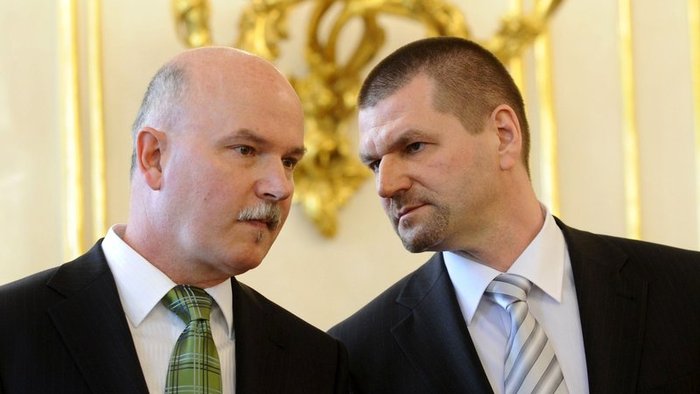 Ani grei de puşcărie pentru doi foşti miniştri slovaci, după ce ‘S-AU JUCAT’ cu banii UE