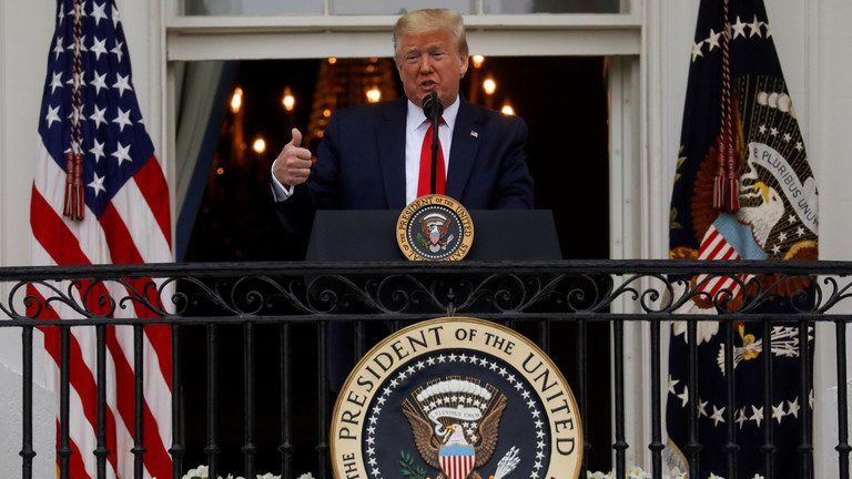 Trump a semnat patru ordine executive destinate sprijinirii americanilor afectaţi de criză