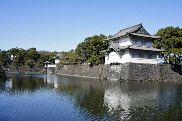 Un japonez a fost ARESTAT după ce a înotat în canalul care înconjoară Palatul Imperial din Tokyo