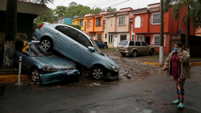 Furtuna tropicală Amanda DEVASTEAZĂ America Centrală (VIDEO): Cel puțin 14 oameni au murit!