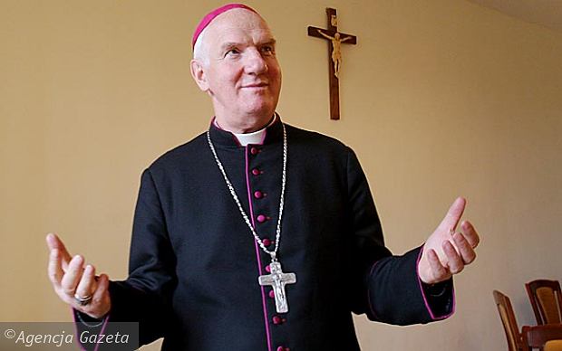 Un film documentar ‘aruncă-n aer’ Biserica Catolică poloneză! Un cunoscut episcop este anchetat pentru că a acoperit actele de pedofilie!