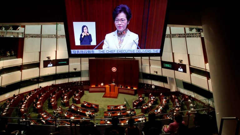 Consiliul legislativ ‘rezervat patrioţilor’ a depus jurământul în Hong Kong