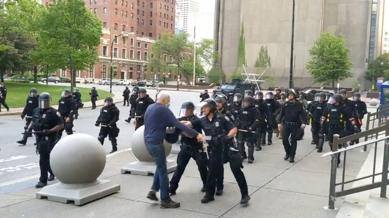 57 de poliţişti din trupele speciale din New York şi-au dat demisia după ce doi colegi au fost suspendaţi
