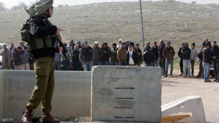 Zeci de palestinieni, răniţi sau arestaţi în timpul ciocnirilor cu poliţia israeliană la funeraliile unui tânăr palestinian