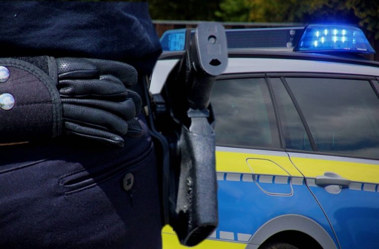 Poliţia germană continuă să-l caute pe bărbatul care a dezarmat patru poliţişti