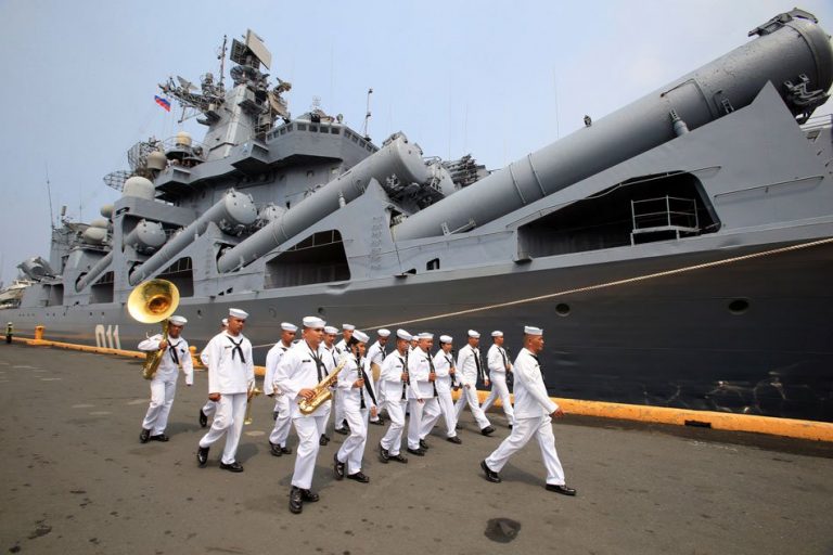 ‘Vizită de bunăvoinţă’ a Flotei ruse. Mai multe nave de război au intrat în portul din Manila