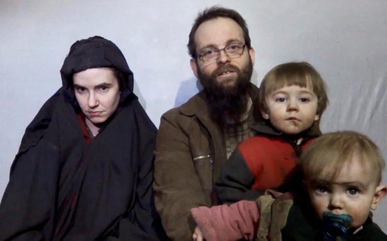 O familie de americani a fost OSTATICĂ 5 ani la talibani. CIA crede că Pakistanul ştie mai multe – VIDEO