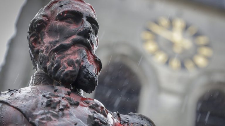 ISTERIA statuilor continuă: Edificiul regelui Leopold al II-lea a fost DĂRÂMAT în Bruxelles