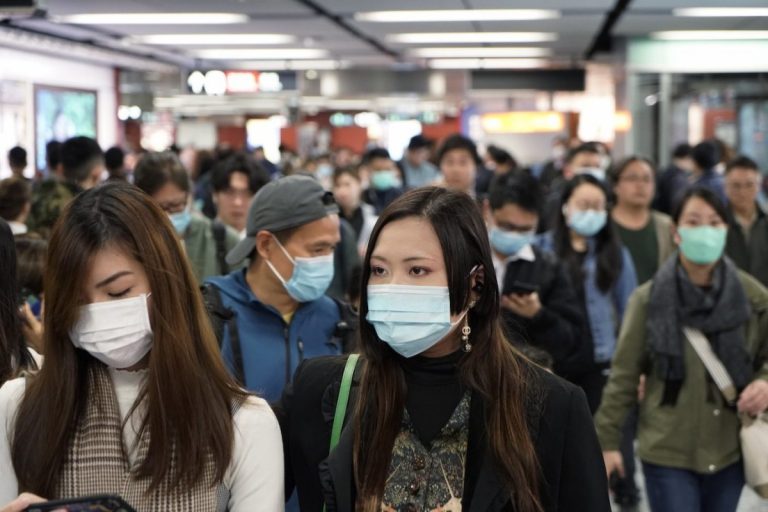 Hong Kong INTERZICE intrarea pasagerilor din opt ţări