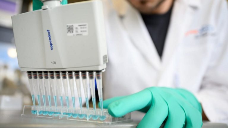 O mare companie germană începe testarea pe oameni a unui vaccin anticoronavirus