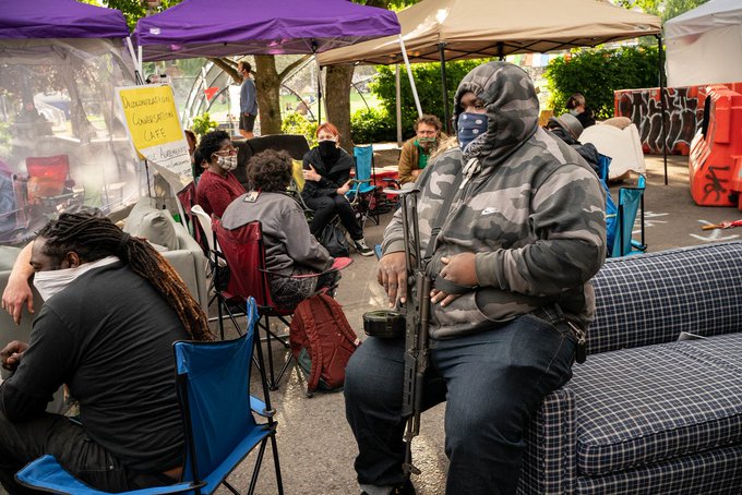 Autorităţile din Seattle s-au săturat de haosul din CHOP şi vor să elibereze cartierul ‘autonom’