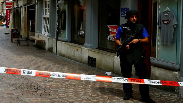 Anchetă în Elveția după un posibil atac terorist cu cuţitul comis de o femeie la Lugano