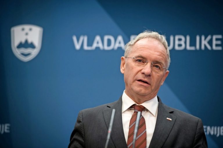 Mega-SCANDAL politic în Slovenia: Ministrul de interne a demisionat, cel al economiei ARESTAT!