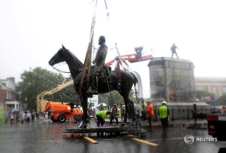 Odinioară capitala statelor sudiste, Richmond DEMOLEAZĂ acum toate statuile confederate