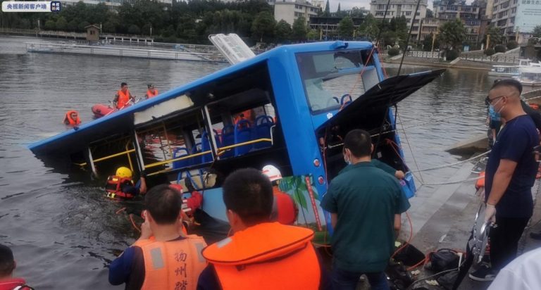 Accidentul cu 21 de  morţi din China a fost provocat INTENŢIONAT. Şoferul autobuzului este vinovat!