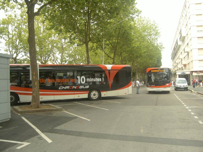 Agresorii şoferului de autobuz din Franţa au fost încarceraţi pentru tentativă de omor. Victima este în moarte cerebrală!