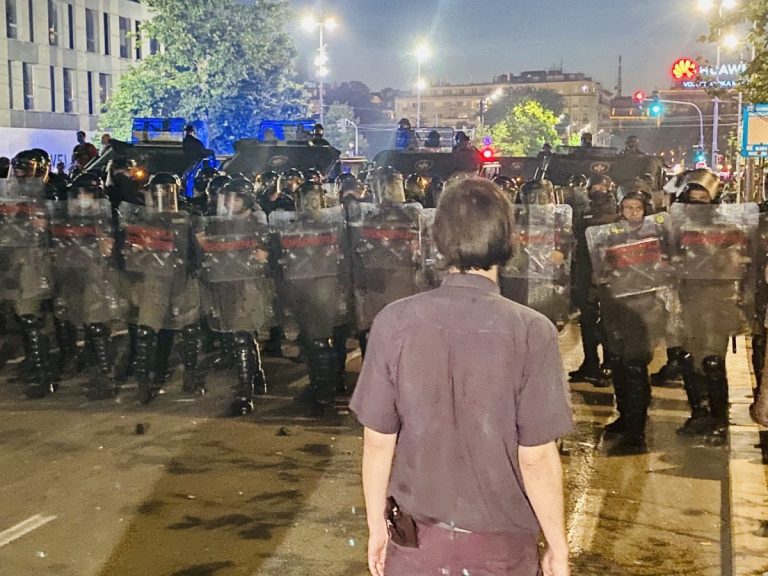 71 de arestări după violenţele izbucnite la o manifestaţie la Belgrad