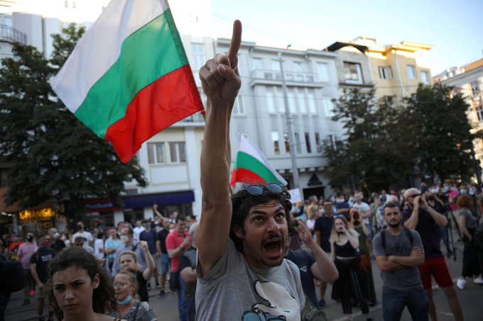 Trei persoane reţinute la Sofia, în urma unui incident violent după noi proteste anticorupţie
