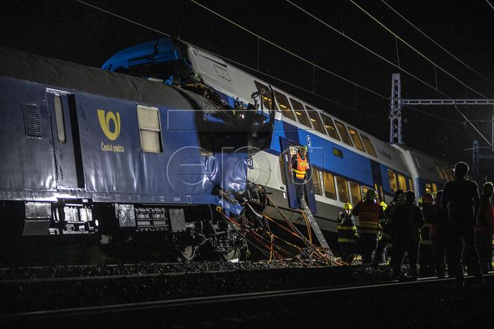 UPDATE: Accident feroviar în Cehia soldat cu un mort şi zeci de răniţi