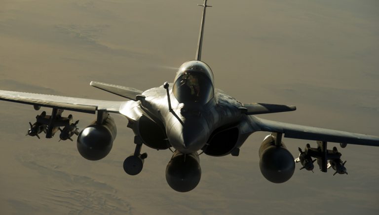 Egiptul va comanda suplimentar 30 de avioane de luptă Rafale din Franţa