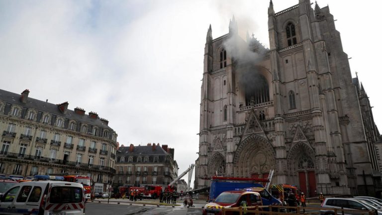 Statul francez finanţează reconstrucţia catedralei din Nantes