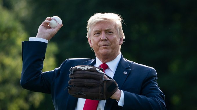Trump îşi anulează prezenţa la un meci de baseball