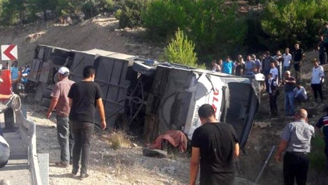 Un autobuz plin cu militari S-A RĂSTURNAT în Turcia! Cinci soldaţi au murit pe loc!