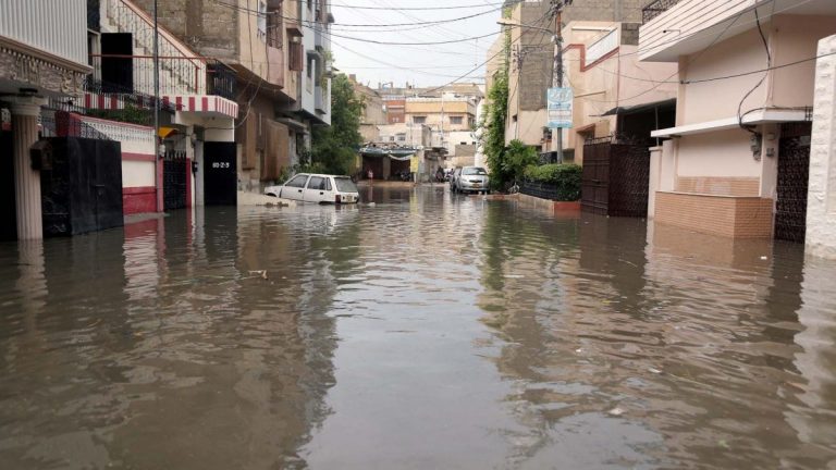 Ploile torenţiale au provocat inundaţii şi pagube în capitala financiară a Pakistanului