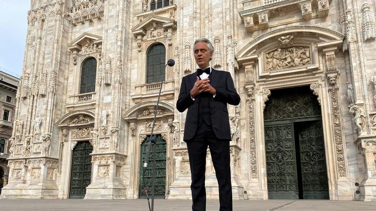 Andrea Bocelli RIDICĂ VOCEA la guvernul italian – VIDEO