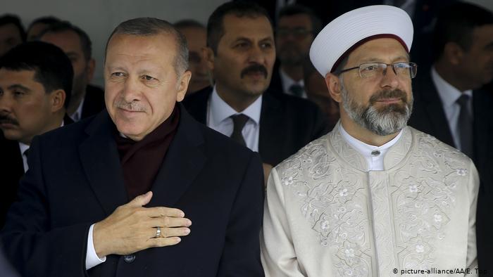 Oamenii lui Erdogan se fac scut în jurul celui mai înalt cleric, care l-a criticat dur pe Ataturk, fondatorul Turciei moderne