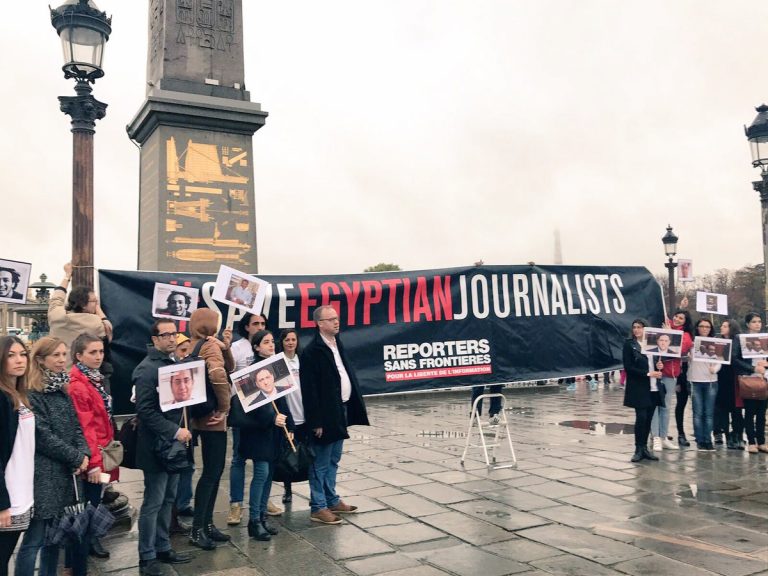 Cu prilejul vizitei lui Abdel Fattah Al-Sissi în Franţa, ‘Reporteri fără Frontiere’ cere ‘salvarea jurnaliştilor egipteni’