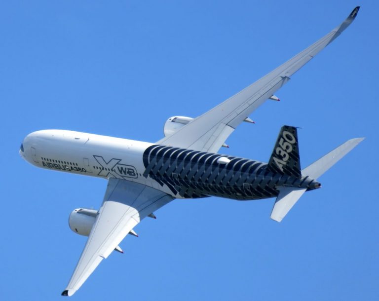 Airbus își reduce producţia de avioane A350
