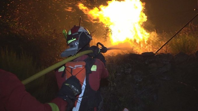 Pompier MORT într-un incendiu din nord-vestul Spaniei