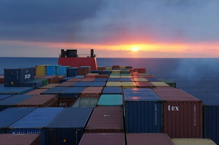 UE a ajuns la un acord privind limitarea emisiilor de CO2 în sectorul de shipping
