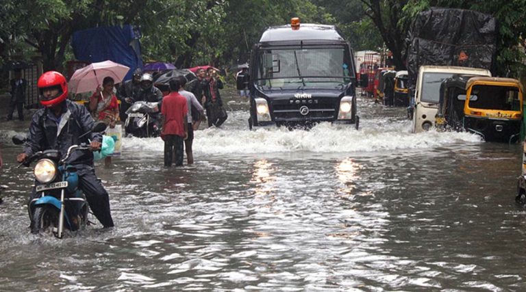 Inundaţiile din vestul şi sudul Indiei au provocat moartea a 40 de persoane şi au devastat numeroase recolte