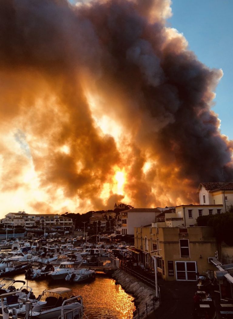 Incendiu puternic în Marsilia! Mii de oameni au fost evacuați