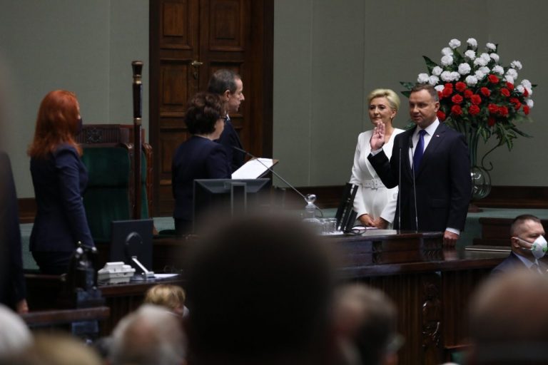Guvernul remaniat al Poloniei a depus jurământul în faţa preşedintelui Andrzej Duda