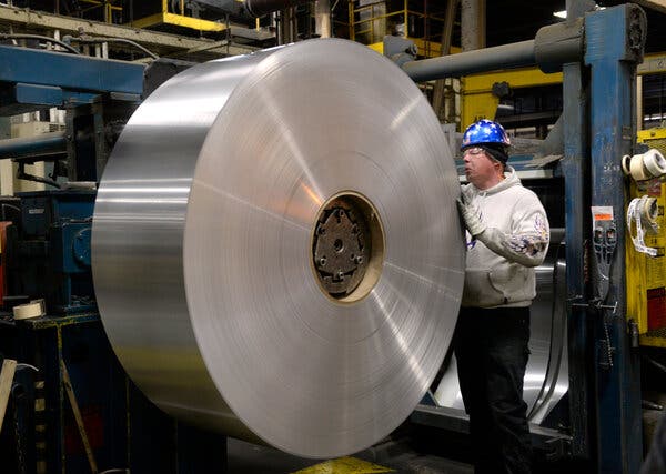 SUA vor impune din 10 martie taxe vamale de 200% la aluminiu şi derivate produse în Rusia