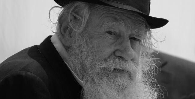 Rabinul Adin Steinsaltz, figură marcantă a iudaismului, a încetat din viaţă la 83 de ani