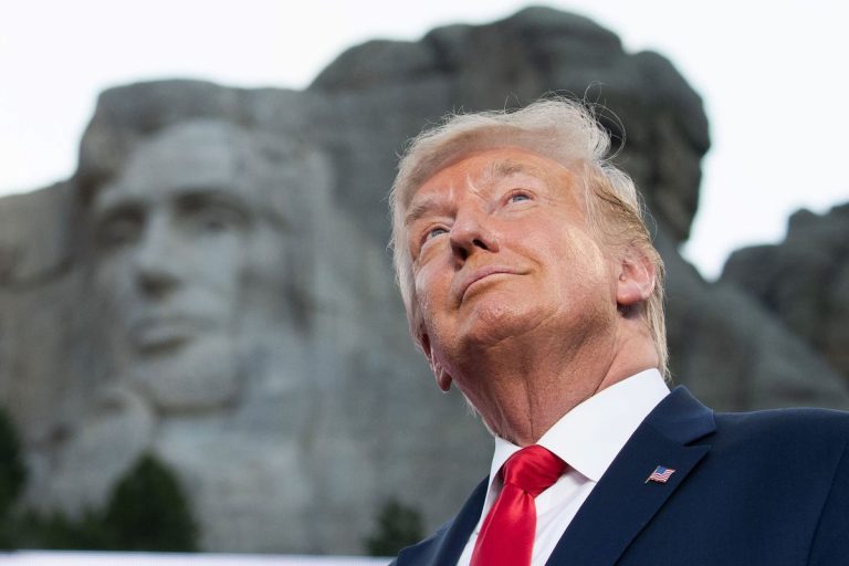 Trump visează să-şi vadă chipul sculptat în Muntele Rushmore