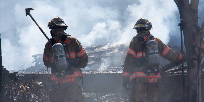 Un pompier şi-a pierdut viaţa în incendiile de vegetaţie din California