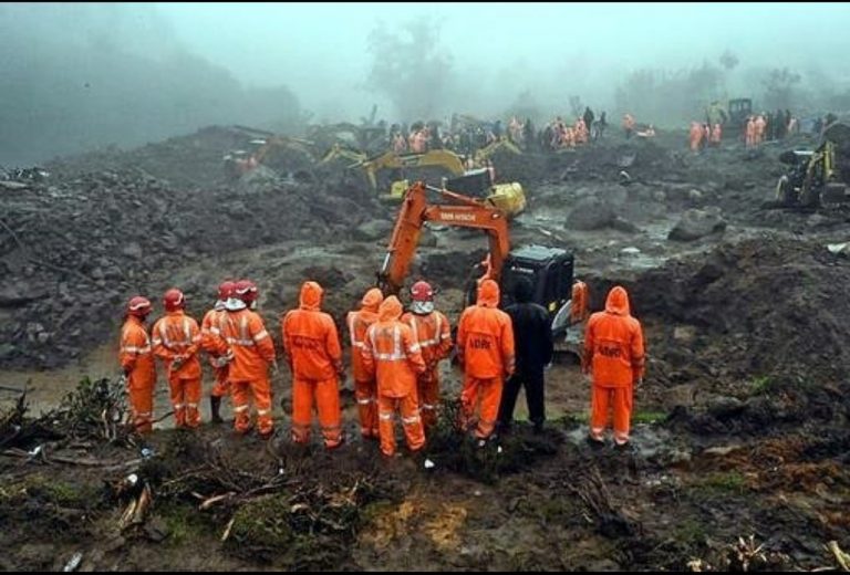 55 de indieni au fost ÎNGROPAȚI de VII de o alunecare de teren masivă
