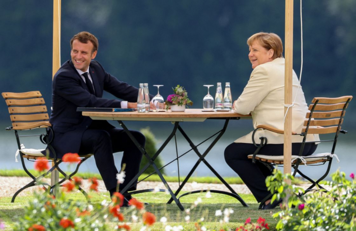 Macron o invită pe Angela Merkel la reședința de vară a președintelui francez