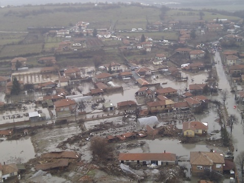 Inundaţiile din Bulgaria au provocat moartea a trei oameni